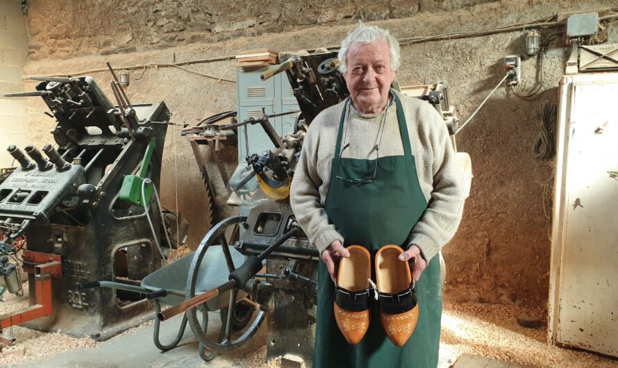 Bernard Kervoas est sabotier à Belle-Isle-en-Terre