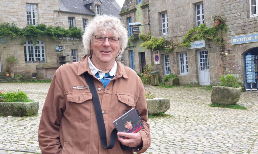 A Locronan avec Gérard Classe, on évoque la chanteuse Danielle Messia © Christophe Pluchon